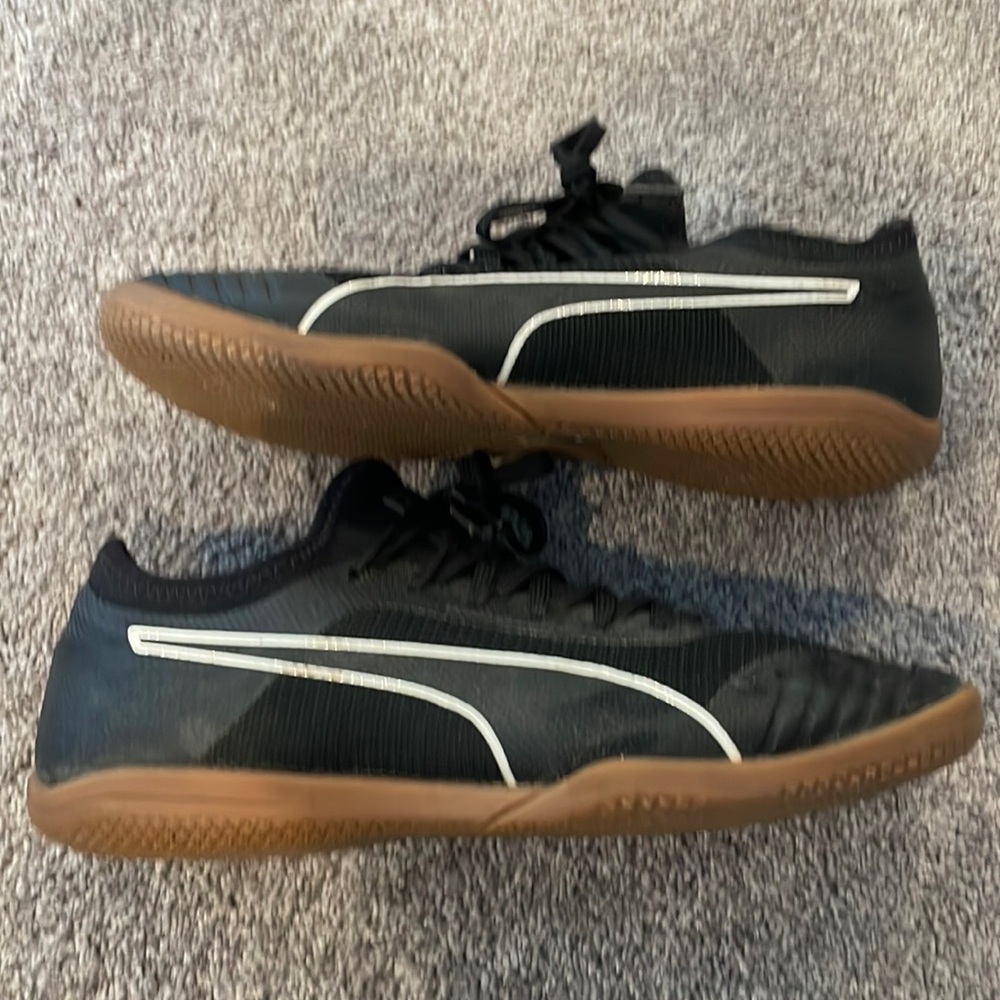 Puma indoor soccer shoes size 7